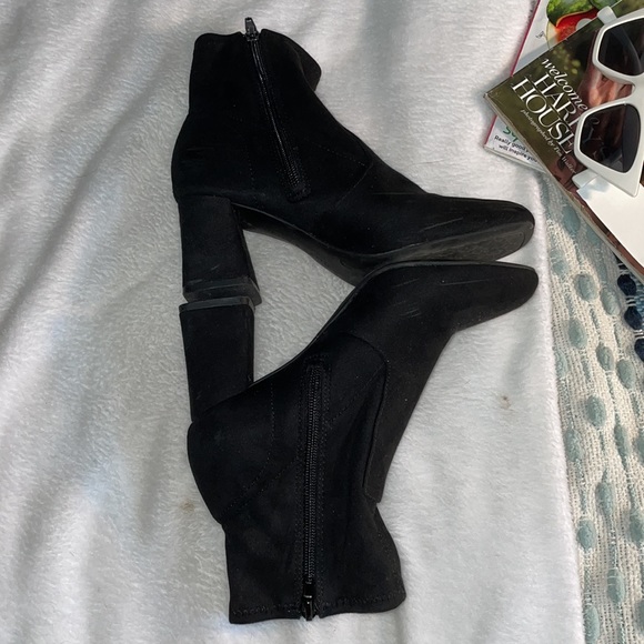 Kelley & Kaye Suede Heeled Boots - size 6 - Picture 5 of 6